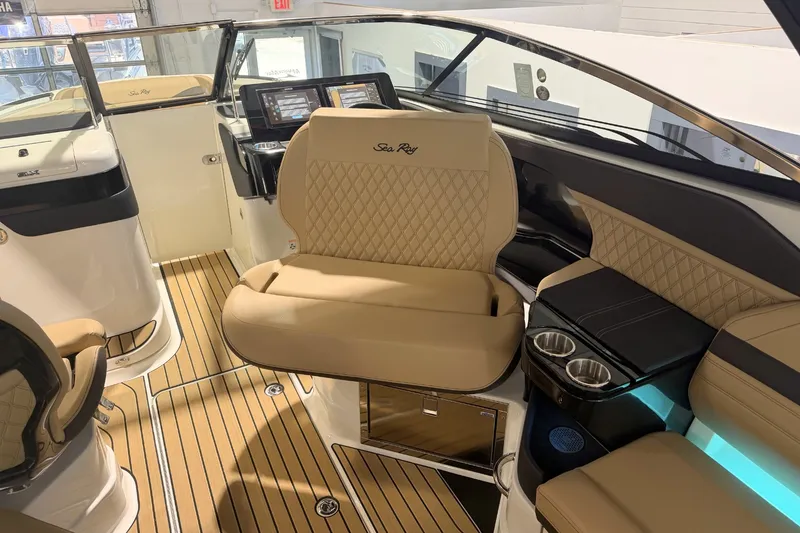 Slide: The Image of Sea Ray SLX 280 Outboard 2026 - 14