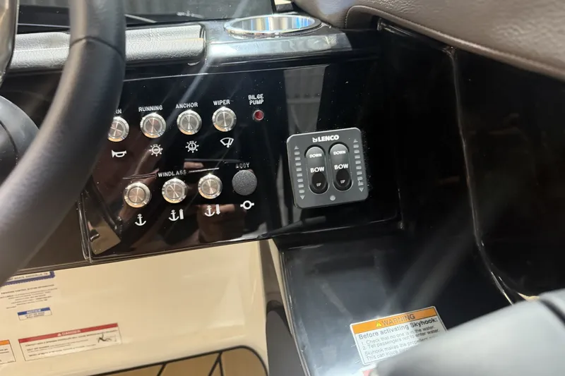 Slide: The Image of Sea Ray SLX 280 Outboard 2026 - 19