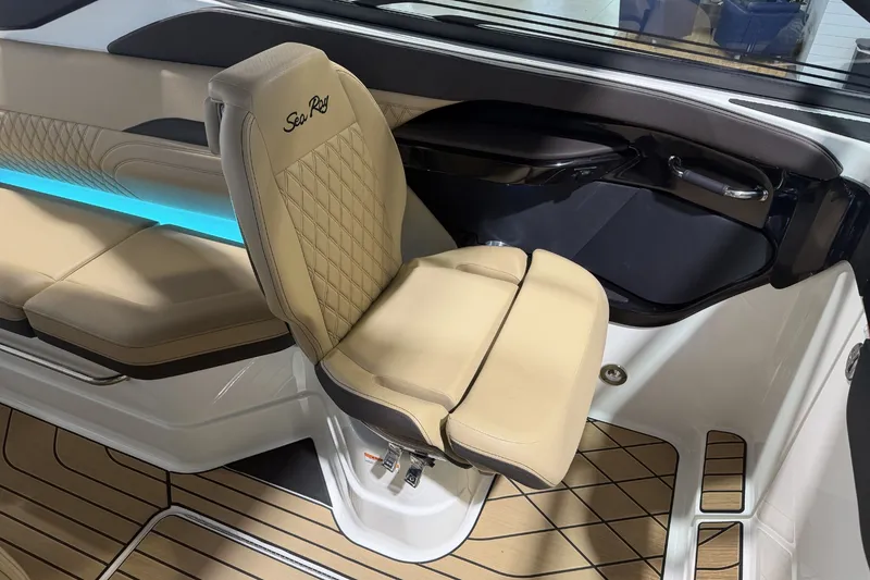 Slide: The Image of Sea Ray SLX 280 Outboard 2026 - 20