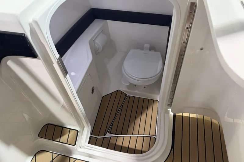 Slide: The Image of Sea Ray SLX 280 Outboard 2026 - 23