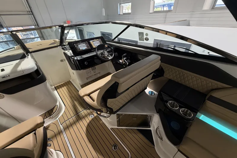 Slide: The Image of Sea Ray SLX 280 Outboard 2026 - 24