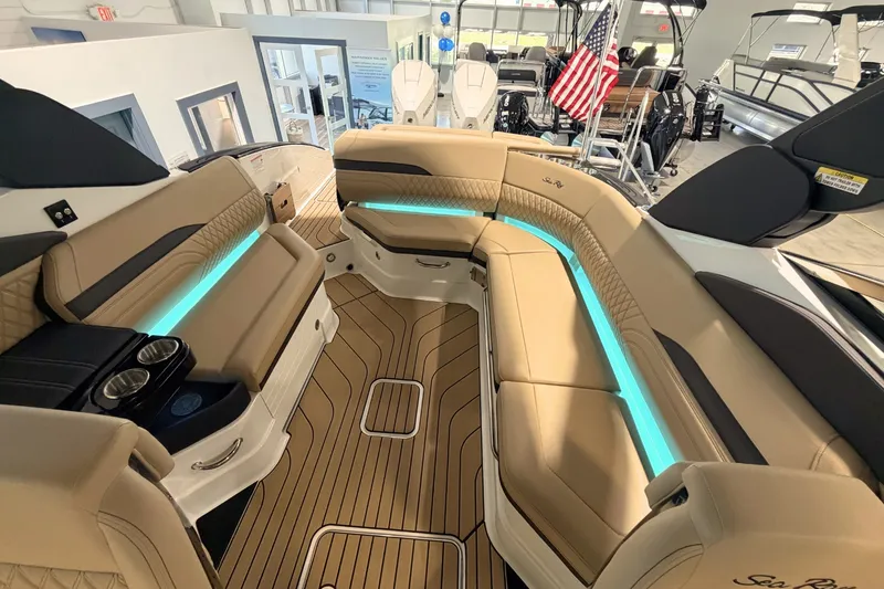 Slide: The Image of Sea Ray SLX 280 Outboard 2026 - 25