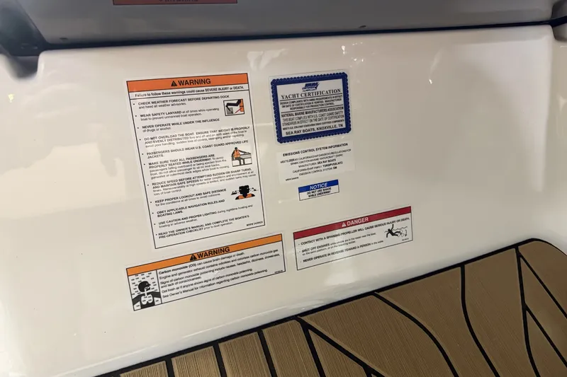 Slide: The Image of Sea Ray SLX 280 Outboard 2026 - 30