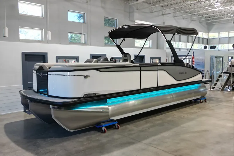 Slide: The Image of Harris Sunliner 250 2026 - 2