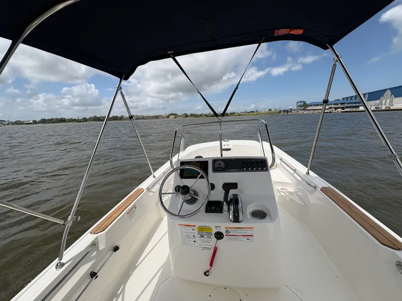 Slide: The Image of Boston Whaler 170 Montauk 2026 - 19
