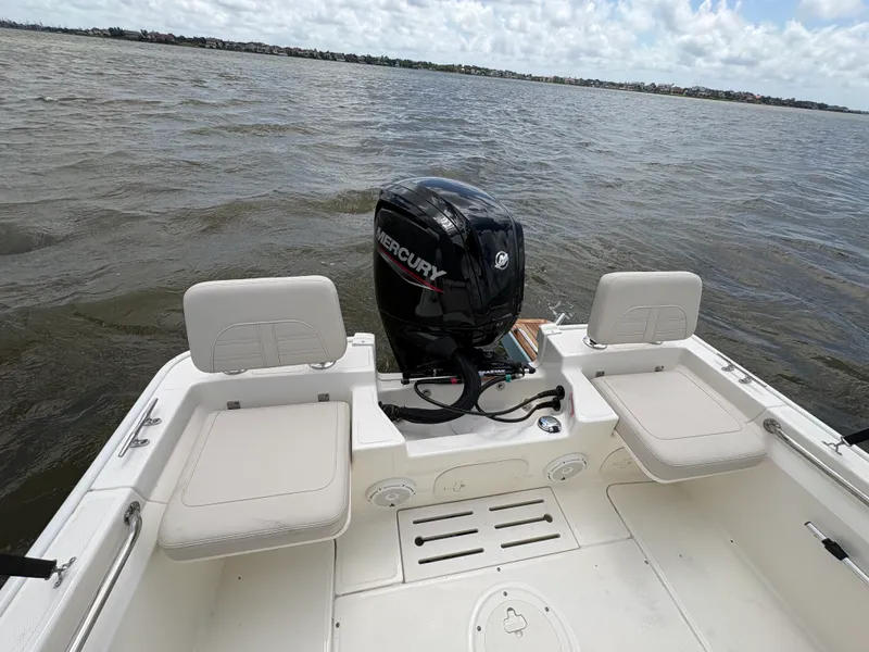 Slide: The Image of Boston Whaler 170 Montauk 2026 - 23