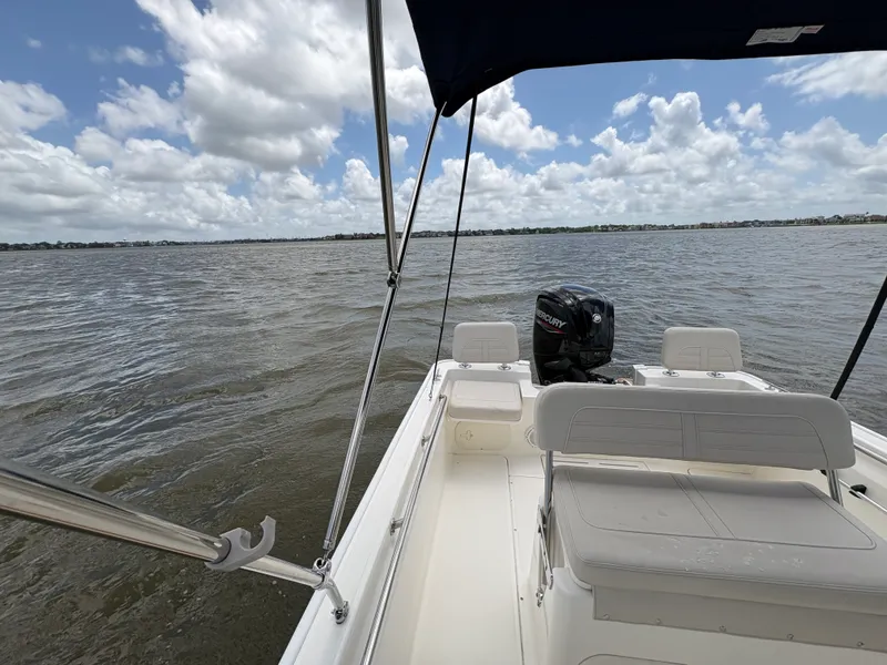 Slide: The Image of Boston Whaler 170 Montauk 2026 - 24