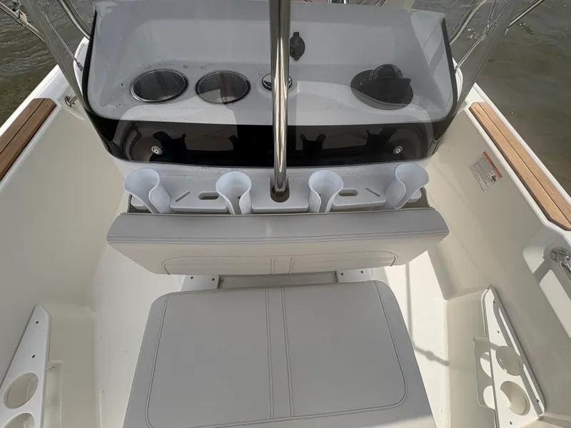 Slide: The Image of Boston Whaler 170 Montauk 2026 - 27