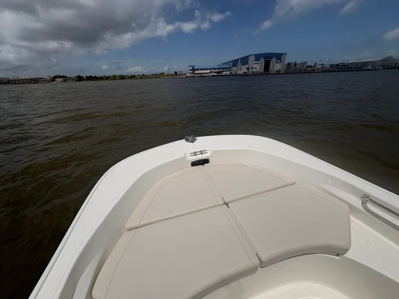Slide: The Image of Boston Whaler 170 Montauk 2026 - 28