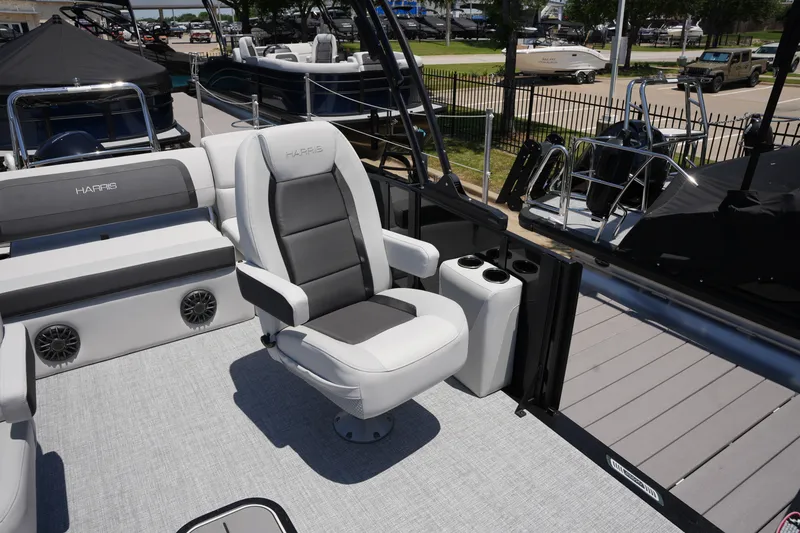 Slide: The Image of Harris Cruiser 210 2026 - 14