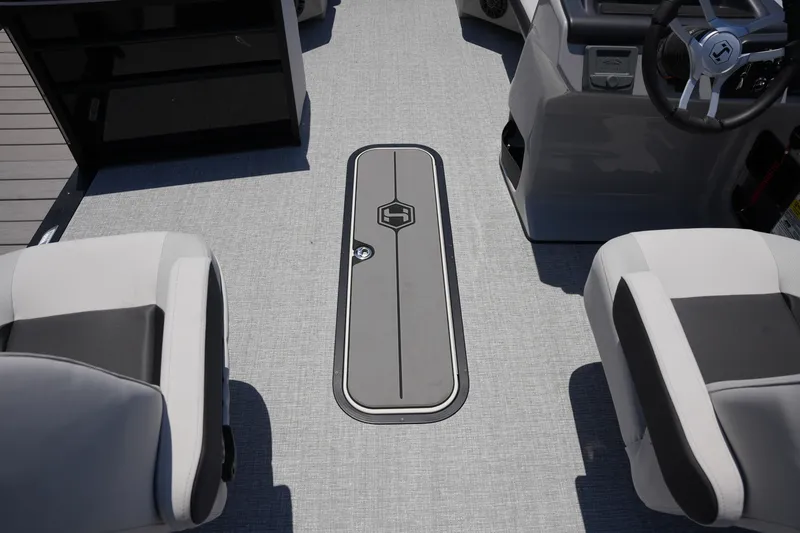 Slide: The Image of Harris Cruiser 210 2026 - 21
