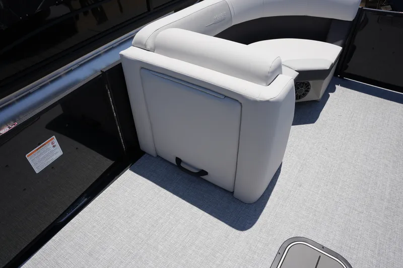 Slide: The Image of Harris Cruiser 210 2026 - 22