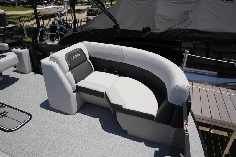 Slide: The Image of Harris Cruiser 210 2026 - 25