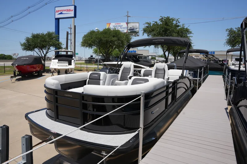 Slide: The Image of Harris Cruiser 210 2026 - 26