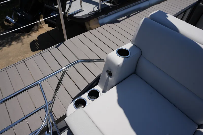 Slide: The Image of Harris Cruiser 210 2026 - 7
