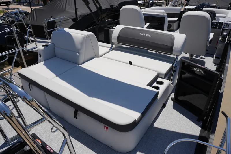 Slide: The Image of Harris Cruiser 210 2026 - 9