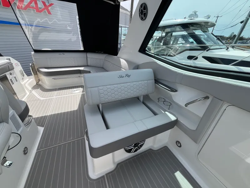 Slide: The Image of Sea Ray Sundancer 320 Outboard 2026 - 12