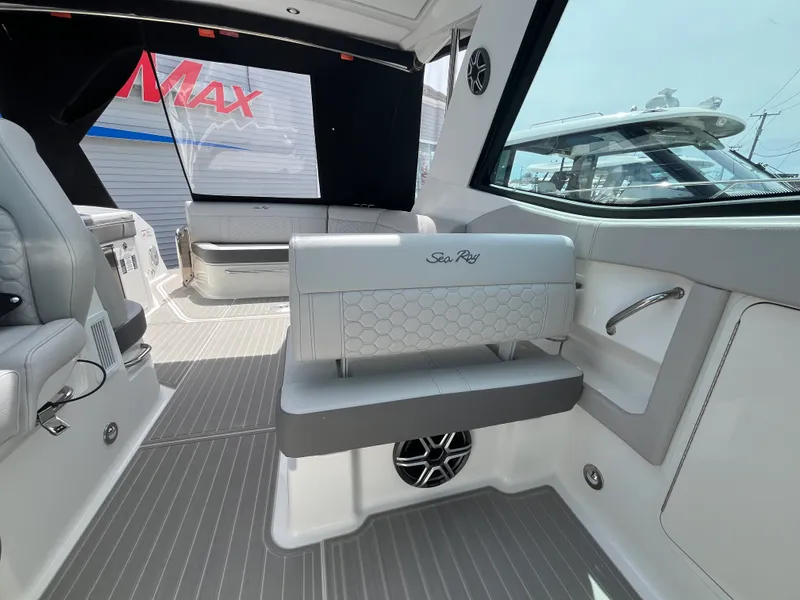 Slide: The Image of Sea Ray Sundancer 320 Outboard 2026 - 13