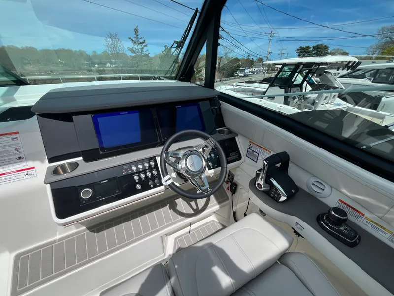 Slide: The Image of Sea Ray Sundancer 320 Outboard 2026 - 14