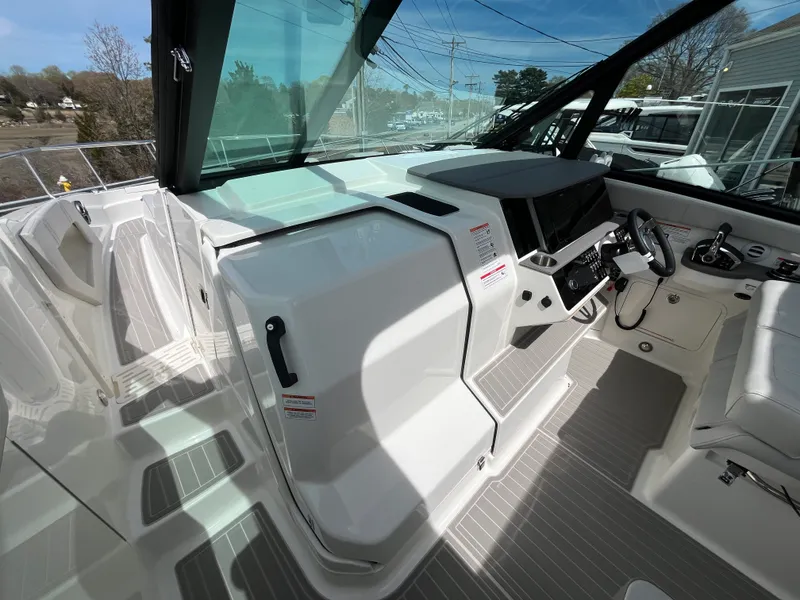 Slide: The Image of Sea Ray Sundancer 320 Outboard 2026 - 16