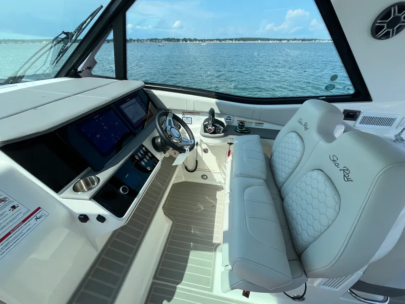 Slide: The Image of Sea Ray Sundancer 320 Outboard 2026 - 18