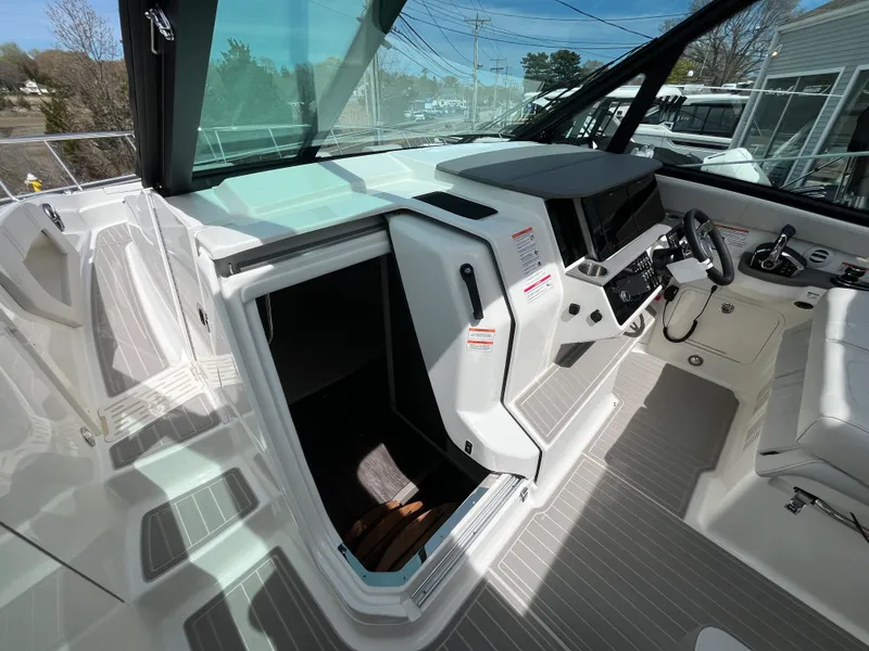 Slide: The Image of Sea Ray Sundancer 320 Outboard 2026 - 17