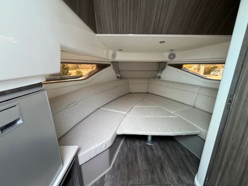 Slide: The Image of Sea Ray Sundancer 320 Outboard 2026 - 18