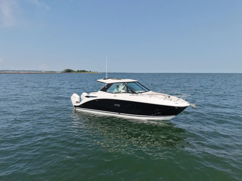 Slide: The Image of Sea Ray Sundancer 320 Outboard 2026 - 4