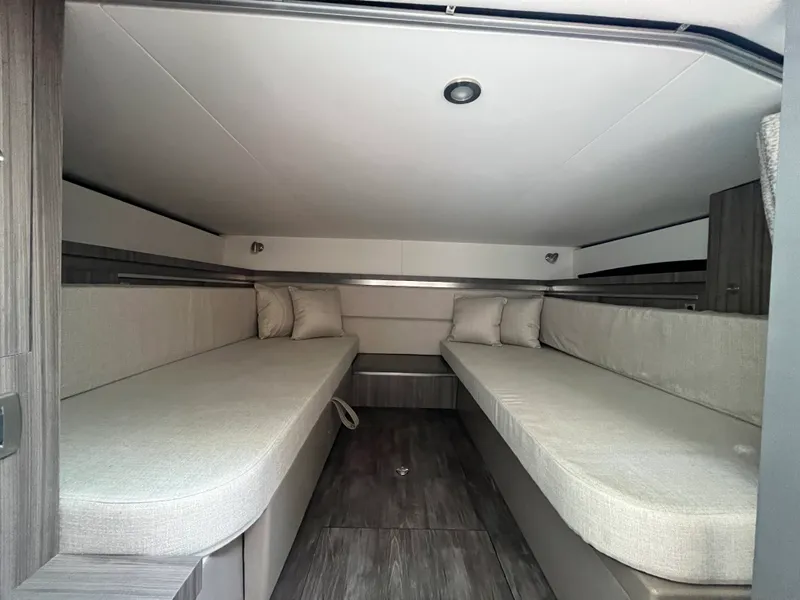 Slide: The Image of Sea Ray Sundancer 320 Outboard 2026 - 22