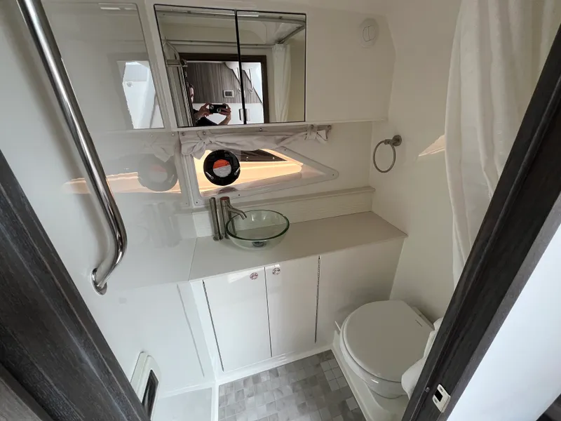 Slide: The Image of Sea Ray Sundancer 320 Outboard 2026 - 25