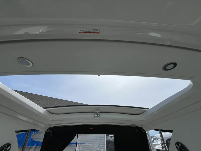 Slide: The Image of Sea Ray Sundancer 320 Outboard 2026 - 28