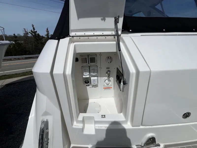 Slide: The Image of Sea Ray Sundancer 320 Outboard 2026 - 3