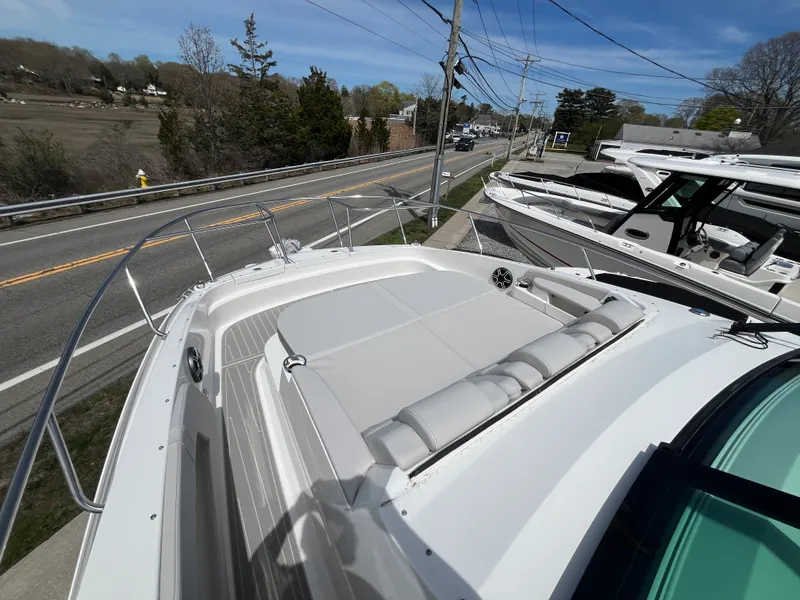 Slide: The Image of Sea Ray Sundancer 320 Outboard 2026 - 30