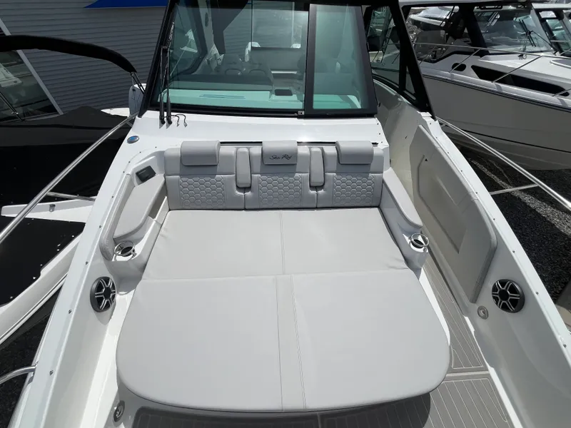 Slide: The Image of Sea Ray Sundancer 320 Outboard 2026 - 31