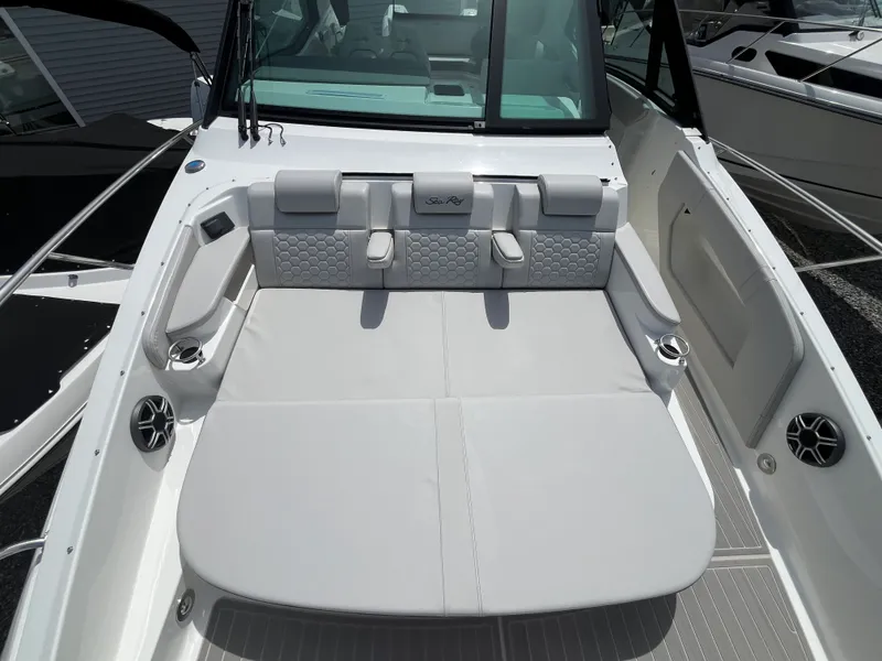 Slide: The Image of Sea Ray Sundancer 320 Outboard 2026 - 32