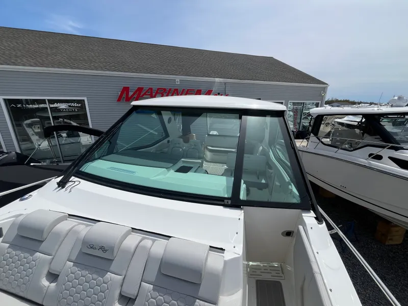 Slide: The Image of Sea Ray Sundancer 320 Outboard 2026 - 35