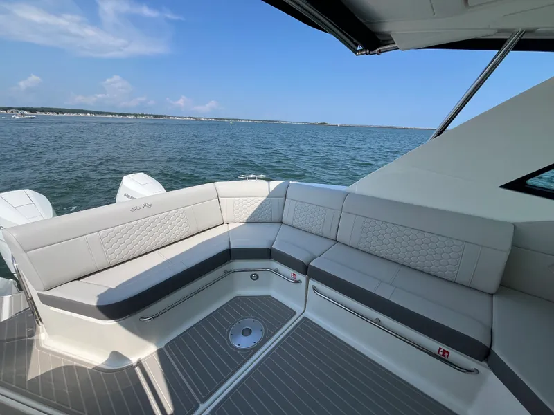 Slide: The Image of Sea Ray Sundancer 320 Outboard 2026 - 16