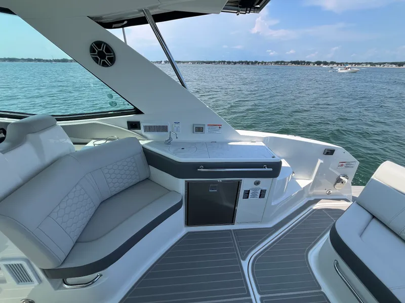 Slide: The Image of Sea Ray Sundancer 320 Outboard 2026 - 13