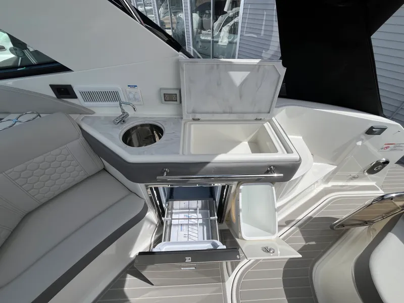 Slide: The Image of Sea Ray Sundancer 320 Outboard 2026 - 6