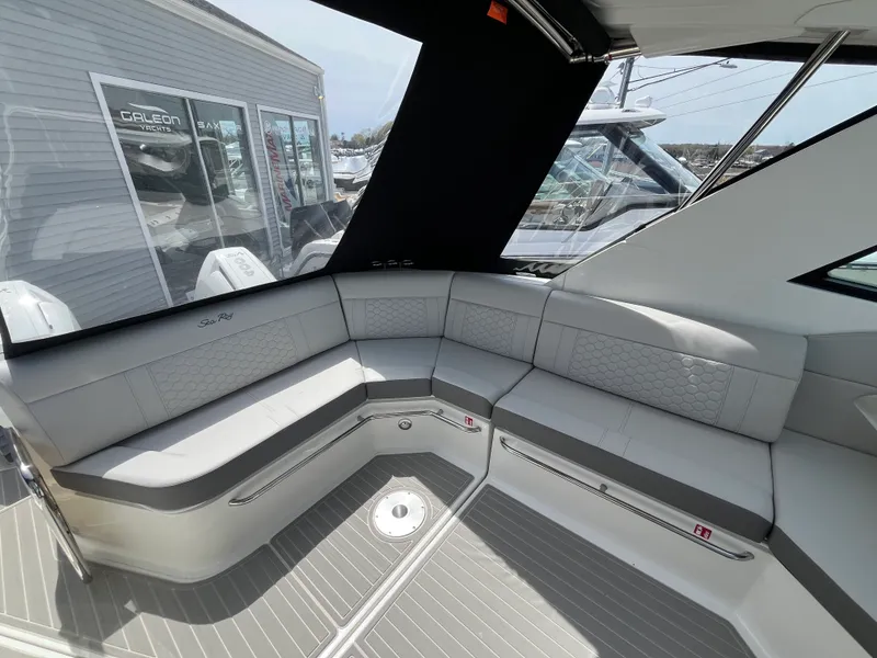 Slide: The Image of Sea Ray Sundancer 320 Outboard 2026 - 7