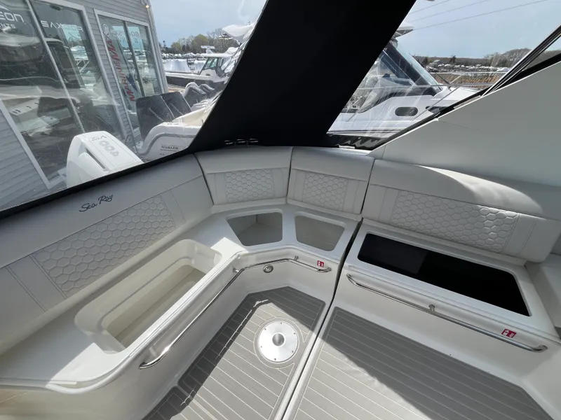 Slide: The Image of Sea Ray Sundancer 320 Outboard 2026 - 8