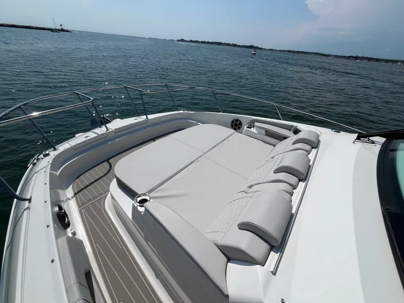 Slide: The Image of Sea Ray Sundancer 320 Outboard 2026 - 30