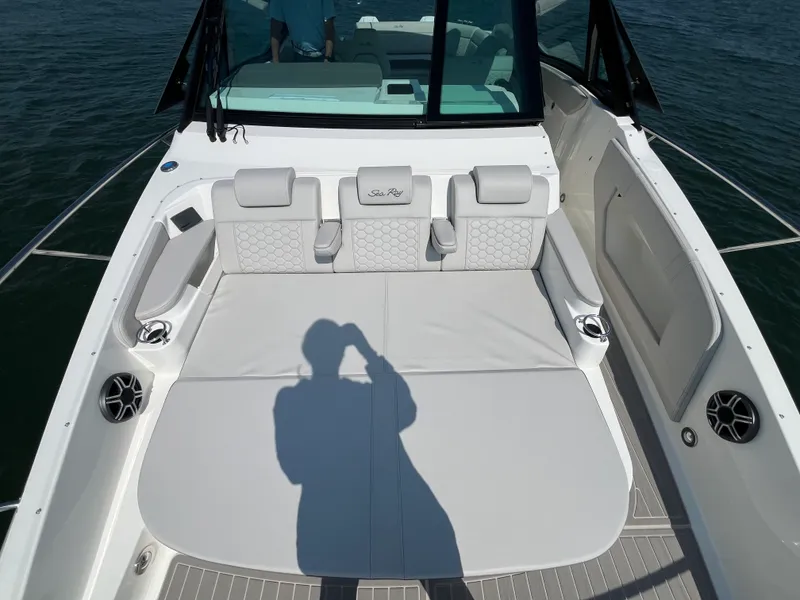 Slide: The Image of Sea Ray Sundancer 320 Outboard 2026 - 32