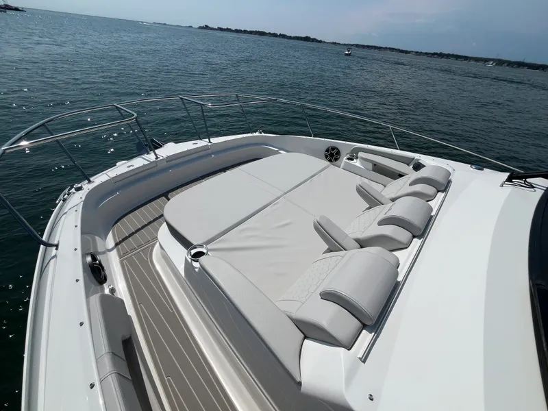 Slide: The Image of Sea Ray Sundancer 320 Outboard 2026 - 31