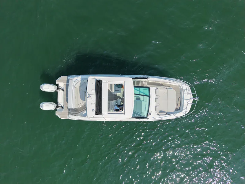 Slide: The Image of Sea Ray Sundancer 320 Outboard 2026 - 35