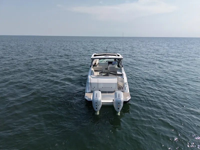 Slide: The Image of Sea Ray Sundancer 320 Outboard 2026 - 7