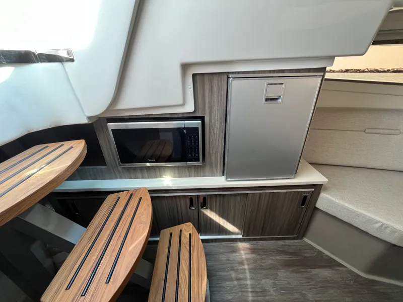 Slide: The Image of Sea Ray Sundancer 320 Outboard 2026 - 23