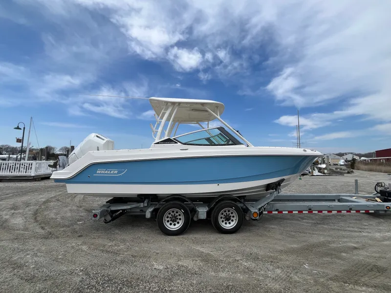 The Image of Boston Whaler 240 Vantage 2026 - undefined