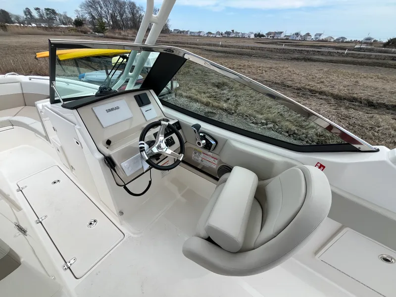 Slide: The Image of Boston Whaler 240 Vantage 2026 - 12