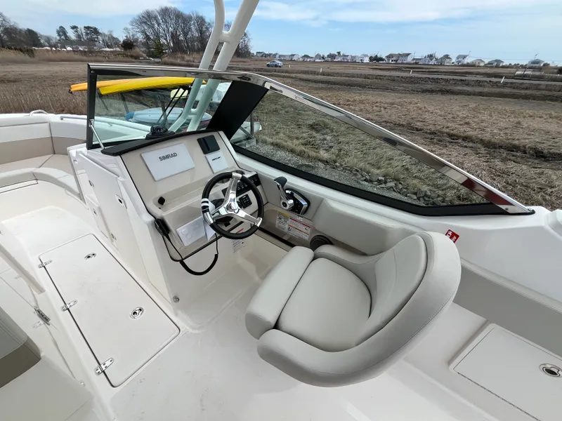 Slide: The Image of Boston Whaler 240 Vantage 2026 - 13